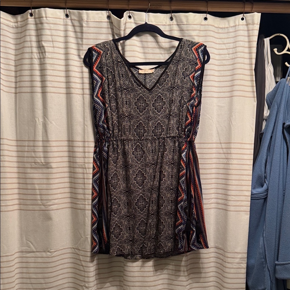 Lush brand tunic - Black and White Patterned - adjustable waist!